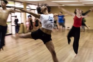 Dançarina em movimento — Oridanza