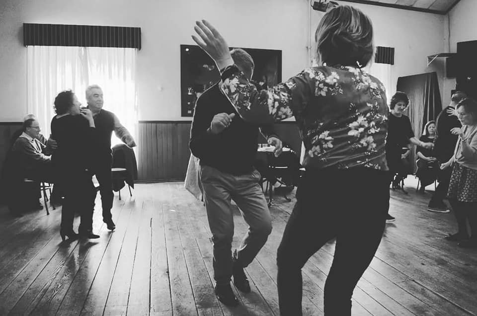 Grupo a dançar — Oridanza