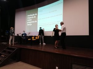 Apresentação no palco do Auditório Charlot