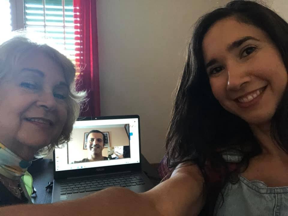 Lilian Rivera e a Dra. Lilian Rey durante uma sessão online